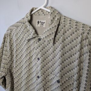 VINTAGE SILK Men Casual Button Down Shirt Size M 100% Silk Green And Cream Color